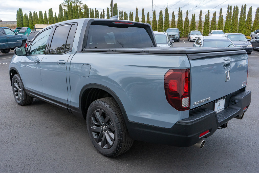 Used 2023 Honda Ridgeline Sport image 10