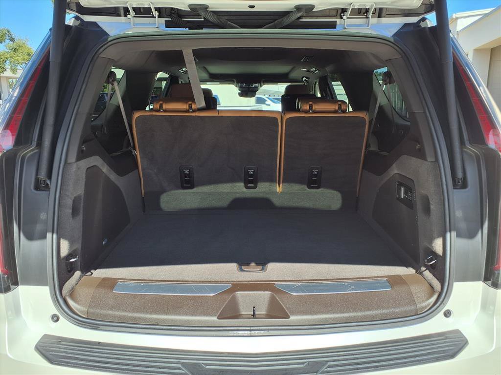 Used 2023 Cadillac Escalade ESV Premium Luxury AWD/4WD image 18
