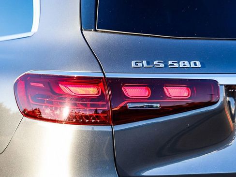 New 2026 Mercedes-Benz GLS 580 4MATIC image 8