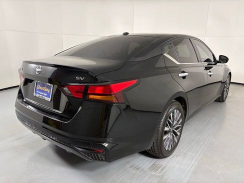Used 2023 Nissan Altima 2.5 SV FWD image 8
