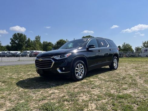 Used 2019 Chevrolet Traverse LT image 2