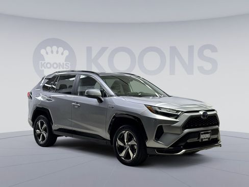 Used 2024 Toyota RAV4 SE image 14