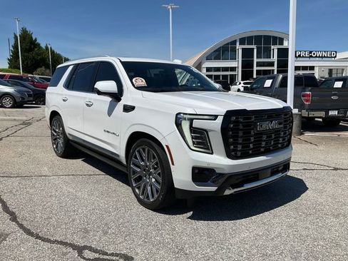 Used 2025 GMC Yukon Denali Ultimate AWD/4WD image 3