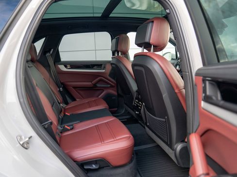 New 2026 Porsche Cayenne S AWD/4WD image 23