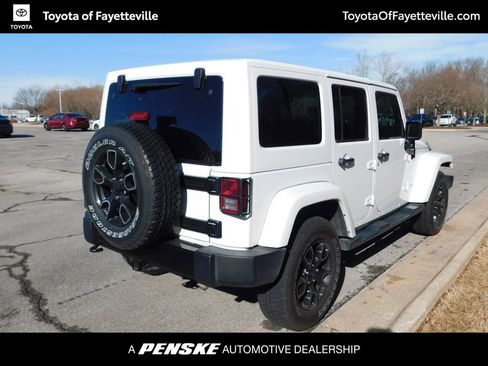 Used 2018 Jeep Wrangler Unlimited Sahara image 4