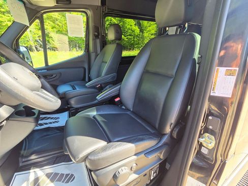 Used 2020 Mercedes-Benz Sprinter 2500 image 23