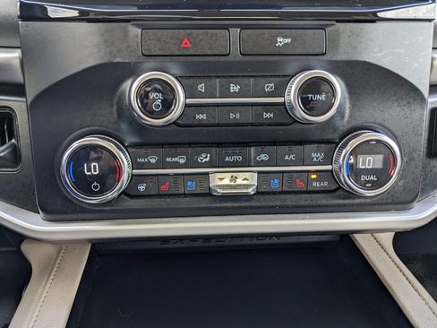 Used 2022 Ford Expedition XLT image 32