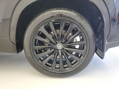 Used 2024 Toyota Highlander XSE FWD image 13