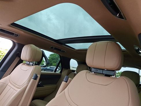 New 2027 Land Rover Range Rover Sport SE AWD/4WD image 17
