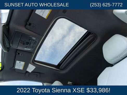 Used 2022 Toyota Sienna XSE FWD image 21