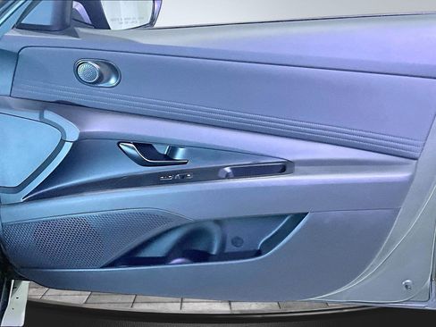 Used 2025 Hyundai Elantra Sport FWD image 27