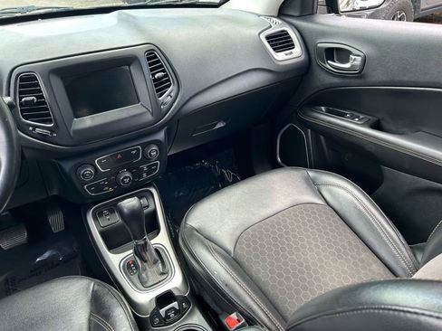Used 2019 Jeep Compass Latitude image 11
