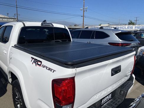 Used 2017 Toyota Tacoma TRD Sport w/ Tow Package RWD image 13