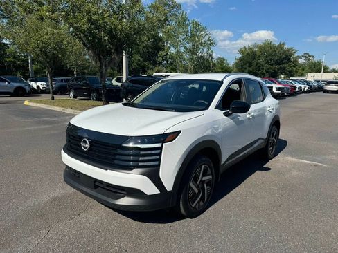Used 2026 Nissan Kicks SV FWD image 1