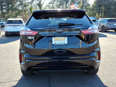 Certified 2022 Ford Edge SE w/ Black Appearance Package image 6