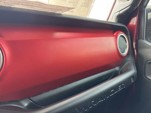 Used 2021 Jeep Wrangler Rubicon image 32