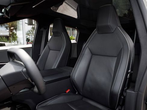 Used 2025 Tesla Cybertruck AWD Crew Cab image 23