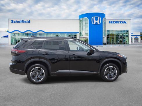Used 2025 Nissan Rogue SV FWD image 2