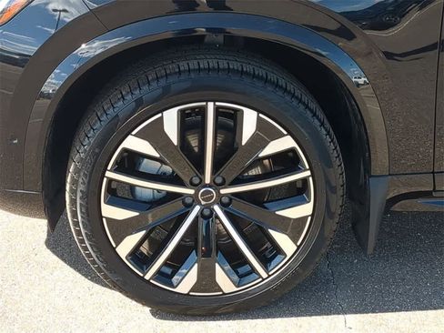 Certified 2026 Volvo XC90 B6 Plus w/ Protection Package Premier image 13