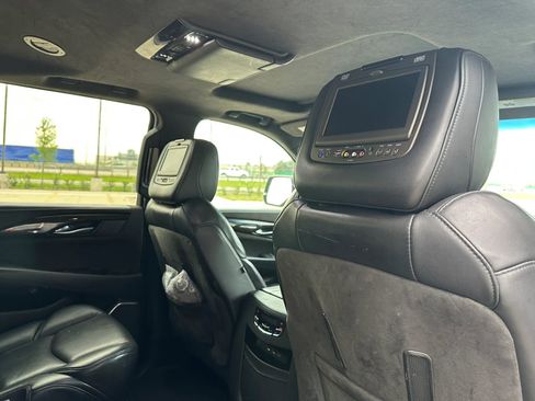 Used 2019 Cadillac Escalade ESV Platinum AWD/4WD image 19