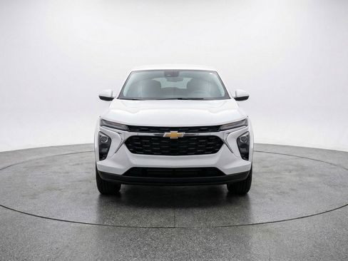 Used 2025 Chevrolet TrailBlazer LT FWD image 2
