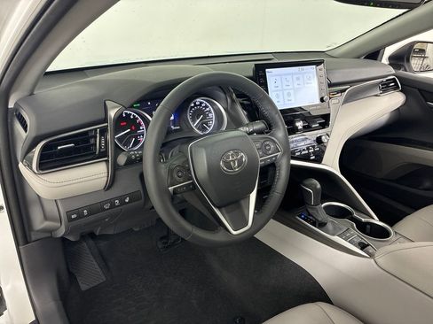 Used 2022 Toyota Camry XLE image 14