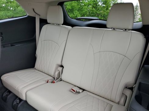 Used 2022 Buick Enclave Avenir w/ Avenir Technology Package AWD/4WD image 31