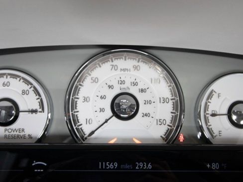 Used 2017 Rolls-Royce Dawn image 33