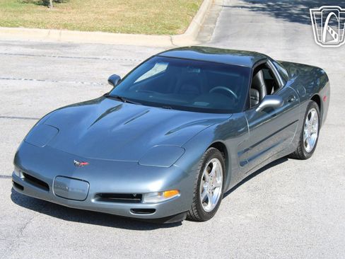Used 2004 Chevrolet Corvette Coupe w/ Preferred Equipment Group image 10