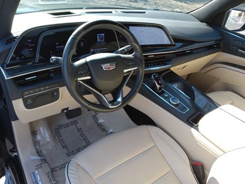 Certified 2024 Cadillac Escalade ESV Premium Luxury AWD/4WD image 13
