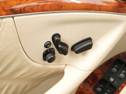 Used 2004 Mercedes-Benz CLK 320 Cabriolet image 42