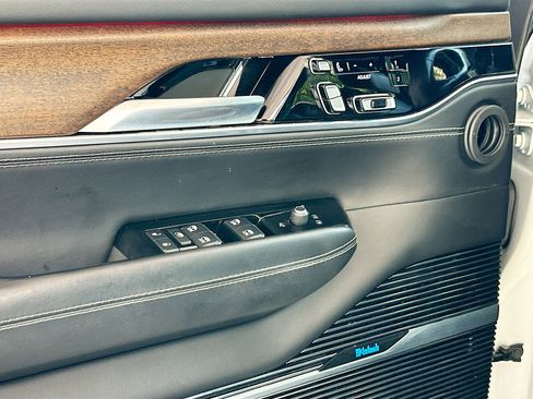 Used 2022 Jeep Grand Wagoneer Series I image 18