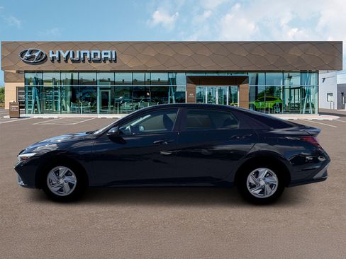 New 2026 Hyundai Elantra SE FWD image 3