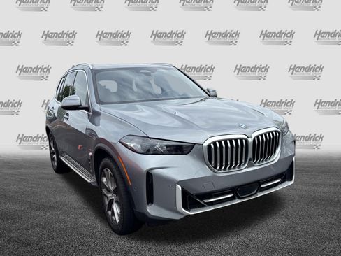 Used 2024 BMW X5 xDrive40i w/ Parking Assistance Package AWD/4WD image 2
