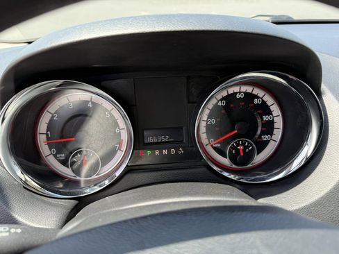 Used 2016 Dodge Grand Caravan SXT FWD image 24