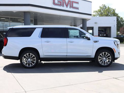 New 2026 GMC Yukon XL Denali w/ Denali Reserve Package AWD/4WD image 7