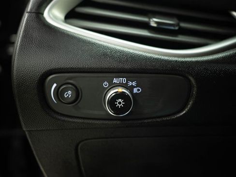 Used 2022 Chevrolet Malibu LT FWD image 27