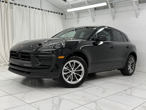 Certified 2025 Porsche Macan image 6