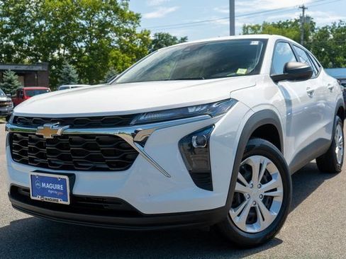 Used 2024 Chevrolet Trax LS FWD image 1