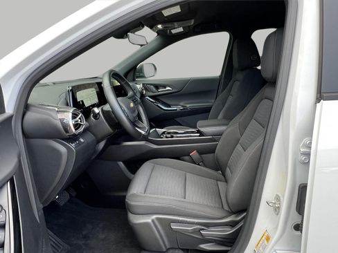 Used 2026 Chevrolet Equinox LT w/ Safety and Technology Package FWD image 22