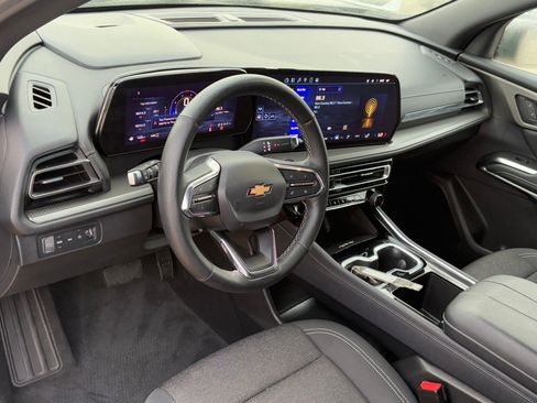 Used 2025 Chevrolet Traverse LT image 15