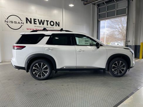 New 2026 Nissan Pathfinder Platinum image 8