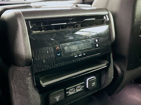 Certified 2022 Jeep Wagoneer Series I AWD/4WD image 36