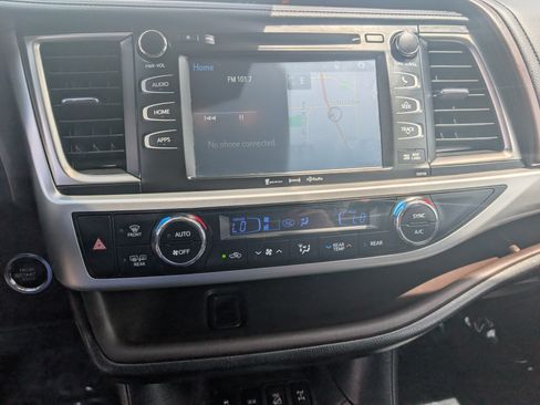 Used 2016 Toyota Highlander XLE AWD/4WD image 19