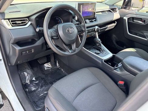 Used 2025 Toyota RAV4 XLE AWD/4WD image 17