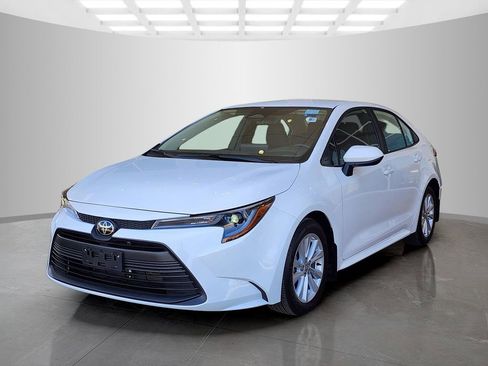 Used 2025 Toyota Corolla LE w/ LE Premium Package image 9
