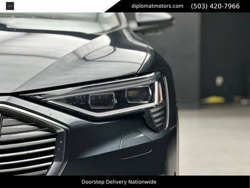 Used 2019 Audi e-tron Prestige w/ Prestige Package image 13