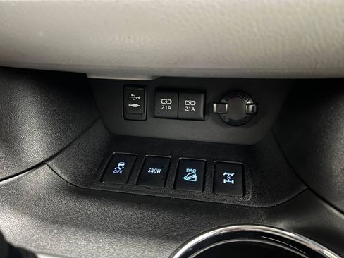 Used 2017 Toyota Highlander XLE image 24