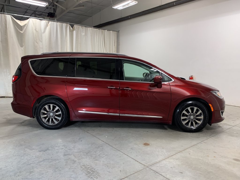 Used 2019 Chrysler Pacifica Touring-L Plus FWD image 11