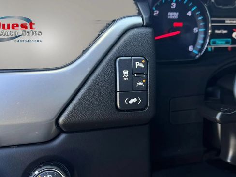 Used 2020 Chevrolet Suburban LT AWD/4WD image 38